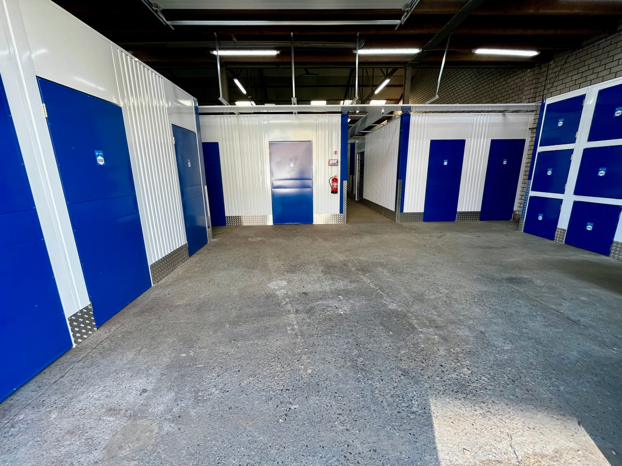 Opslagbox Medium 15 m³ (5 m²) in Geleen – Sittard-Geleen — foto 5 in Sittard-Geleen