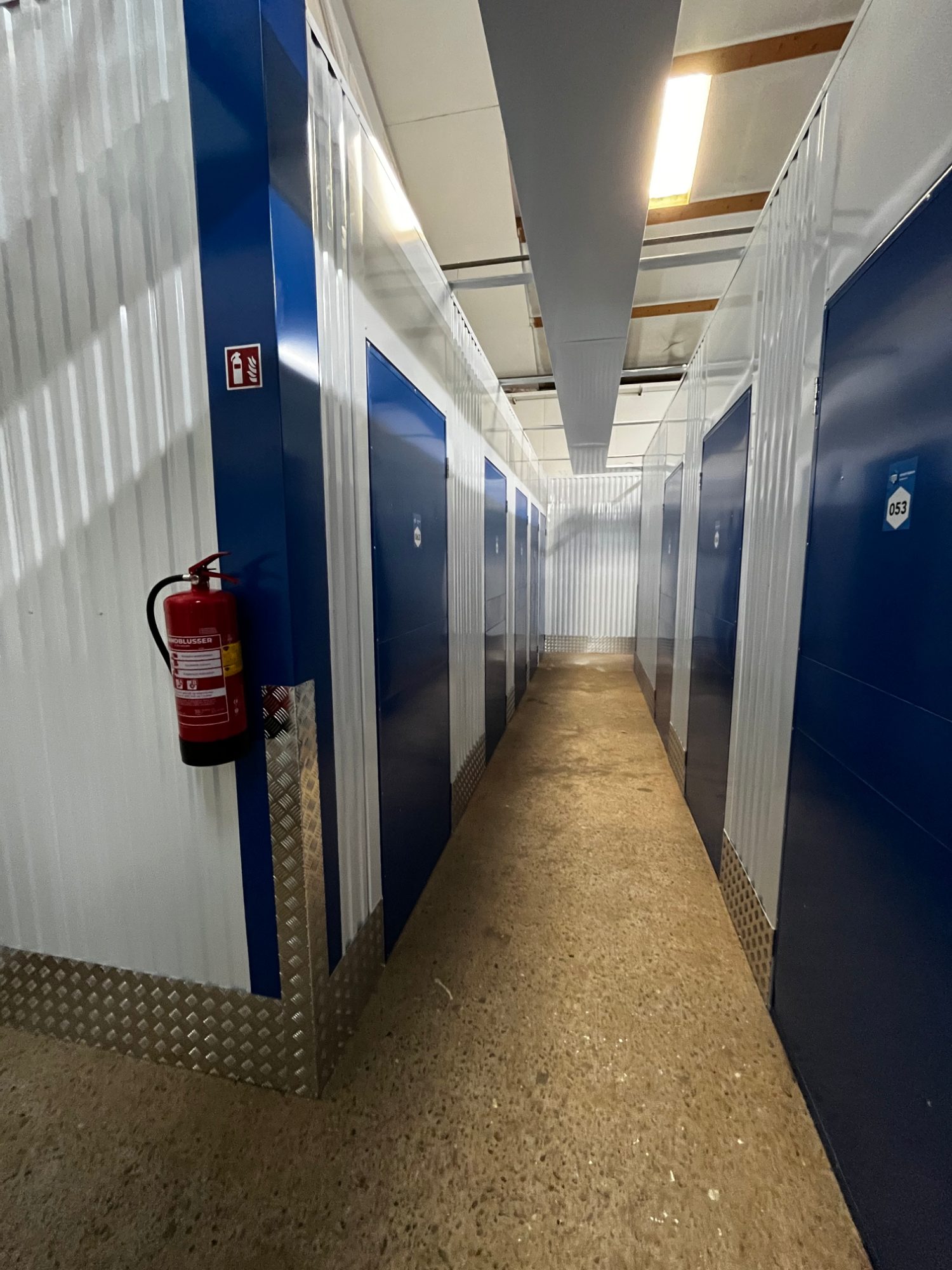 Opslagbox 24 m³ (8 m²) in Geleen – Sittard-Geleen — foto 3 in Sittard-Geleen
